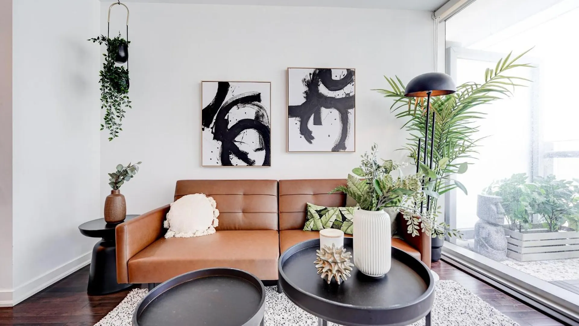 Skytree Modern Suites Toronto Apartment