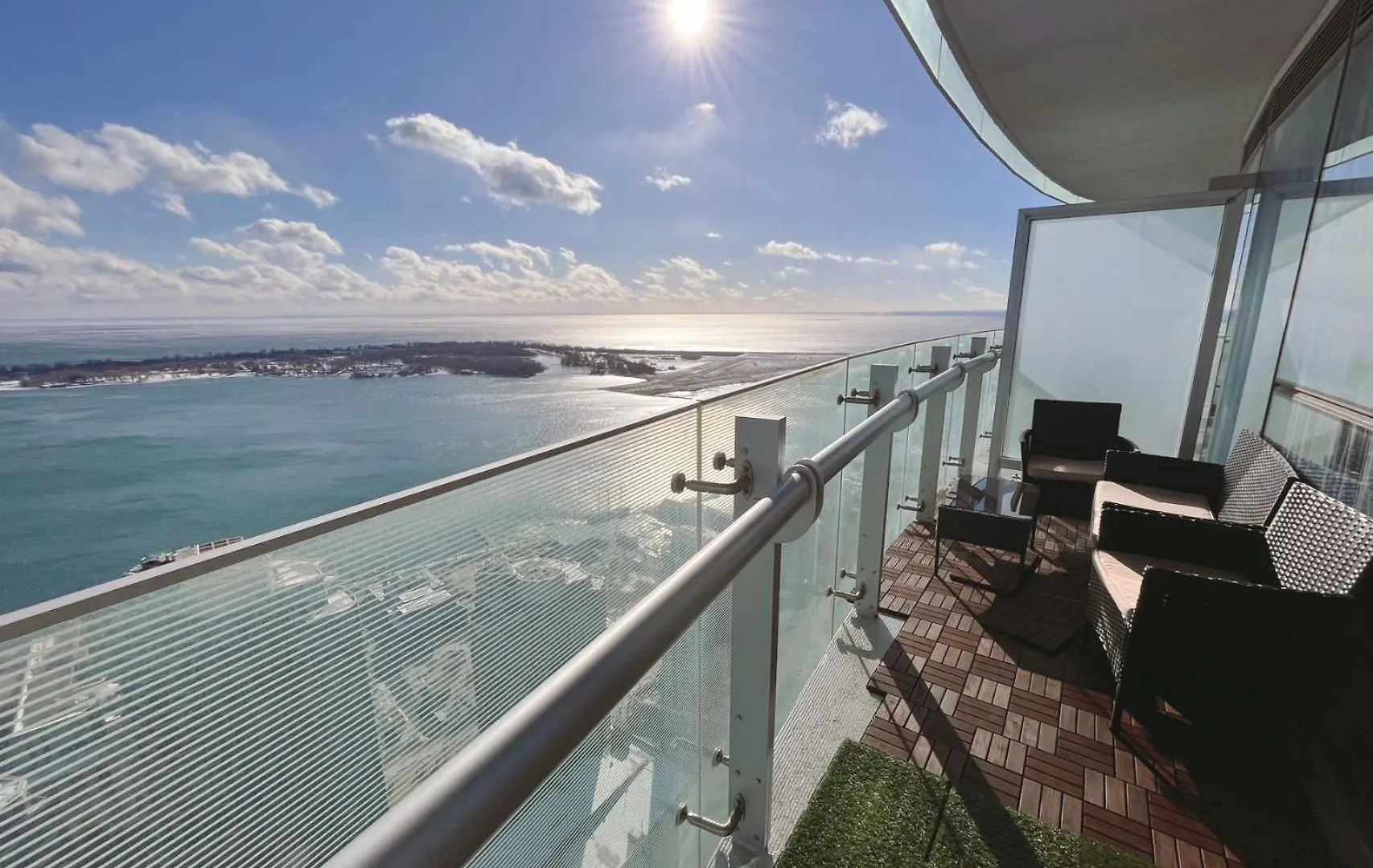 Skytree Modern Suites Toronto Apartment