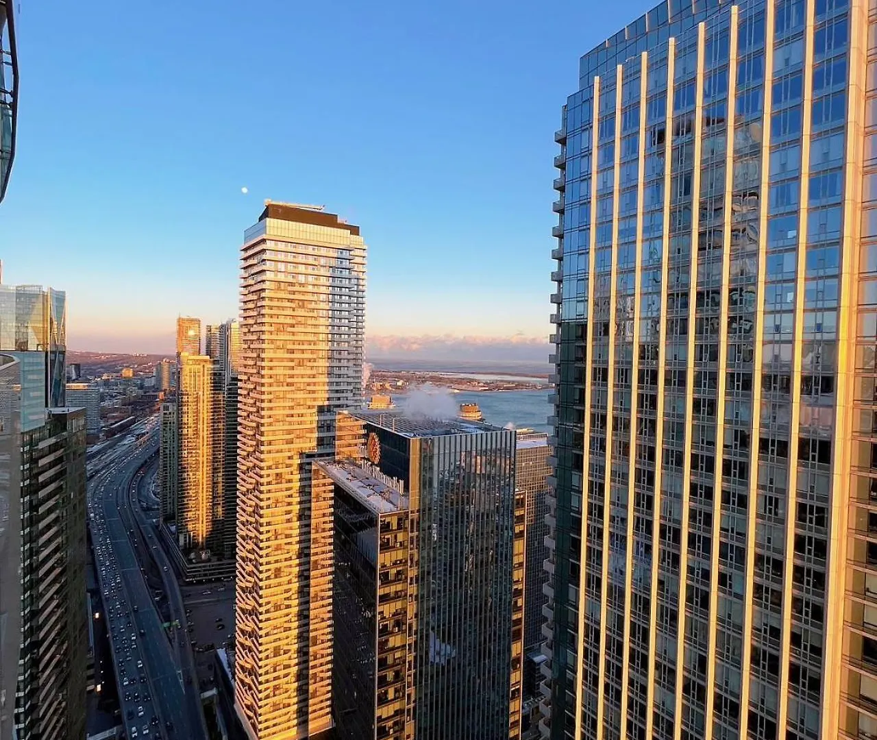 Skytree Modern Suites Toronto Canada