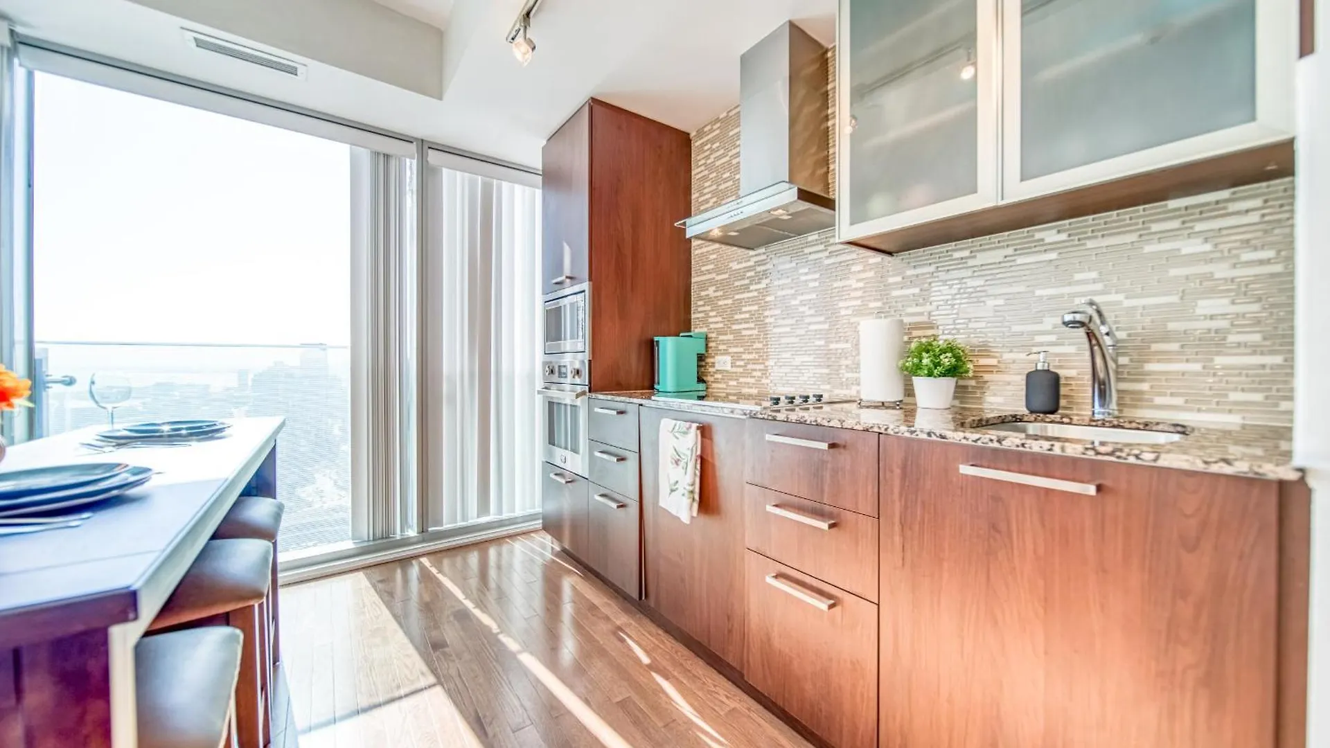 Skytree Modern Suites Toronto Apartment