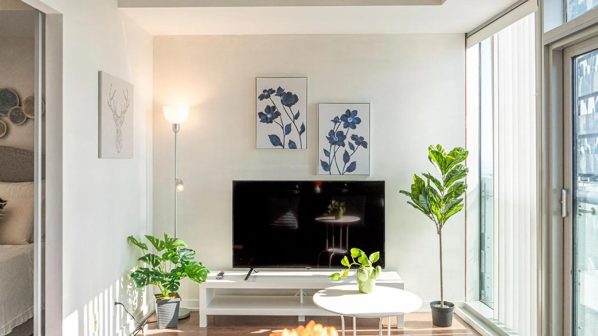 Skytree Modern Suites Toronto Apartment